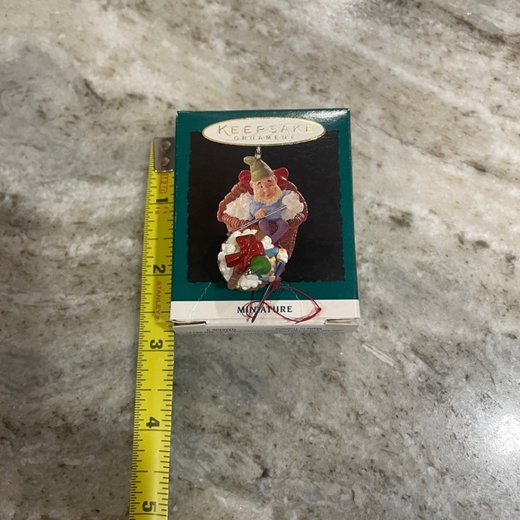 Hallmark keepsake set of 10 90’s miniature ornaments - Picture 14 of 14